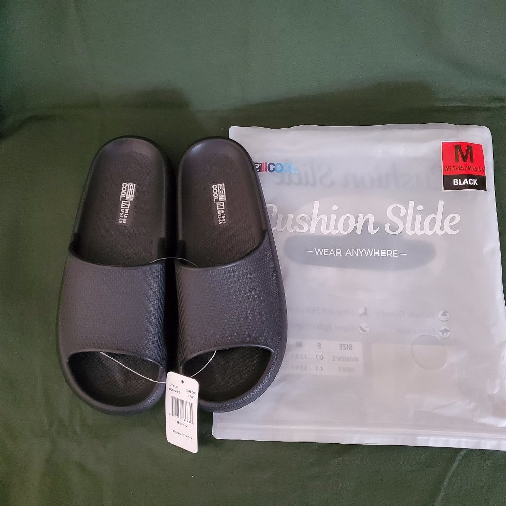 32 Degrees Women’s Size 7.5-8.5 Men's Size 5.5-6.5 Pillow Slide Slippers Black